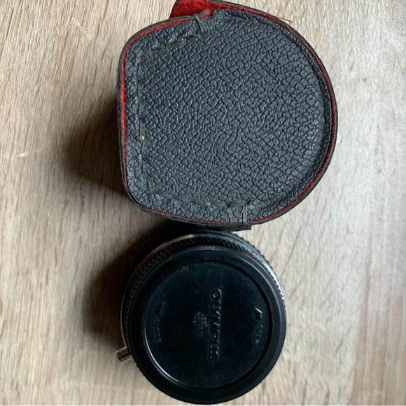 Olympus Other - Olympus 2x teleconverter with case